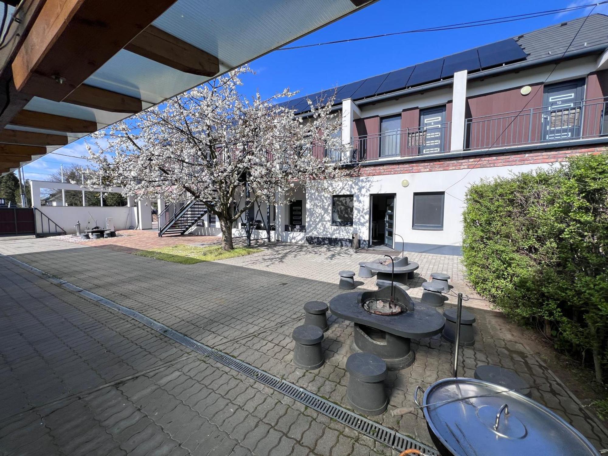 Sulyom Panzio Appartement Tiszafüred Buitenkant foto